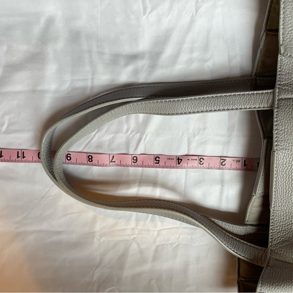 Gray tote bag with tassels - Picture 9 of 9